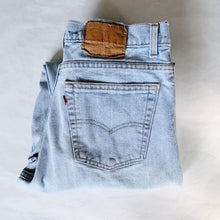 Load image into Gallery viewer, Vintage 550 Levis - 36 x32
