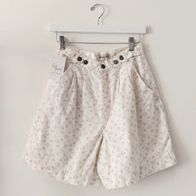 Load image into Gallery viewer, 1990s Aeropostale Floral Shorts - 8
