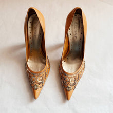 Load image into Gallery viewer, 00s Leather Beaded Pumps - 8
