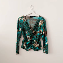 Load image into Gallery viewer, Leopard Printed Top - Size M/L
